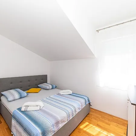 Awesome In Okrug Gornji Apartment