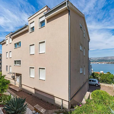 Awesome In Okrug Gornji Apartment