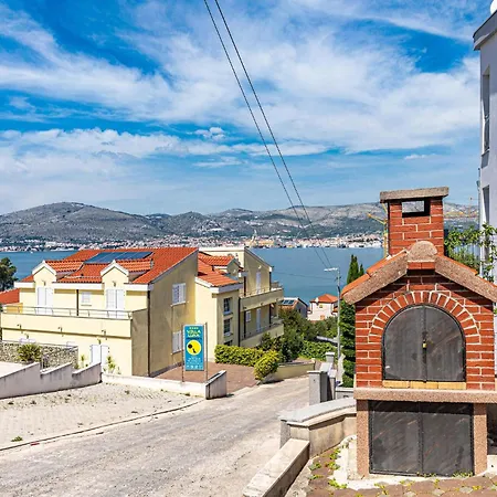 Apartment Awesome In Okrug Gornji *
