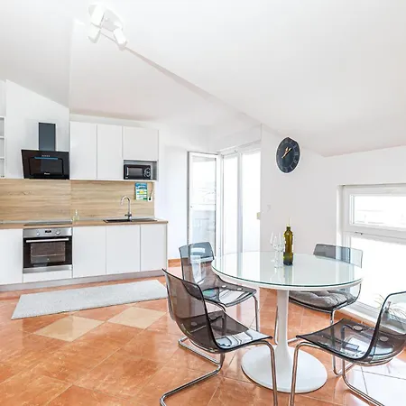 2 Bedroom Amazing In Okrug Gornji Trogir
