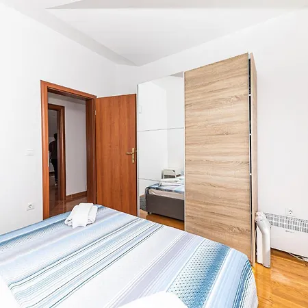 2 Bedroom Amazing In Okrug Gornji *
