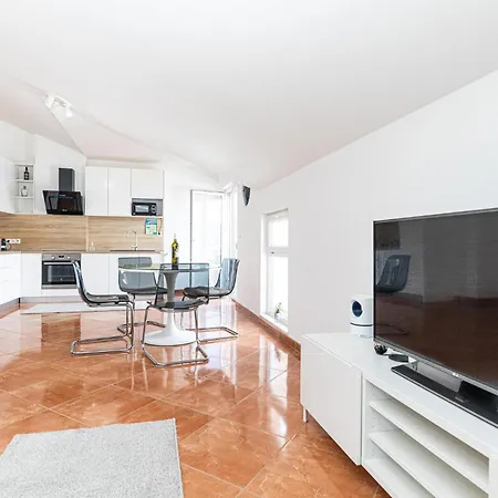 2 Bedroom Amazing In Okrug Gornji * Trogir